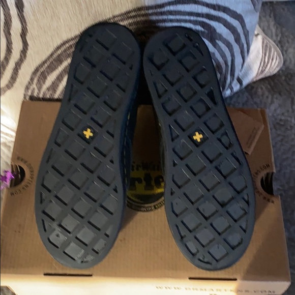 COPY - Dr. Martens Shoreditch Black Greasy Lamper - Picture 3 of 4